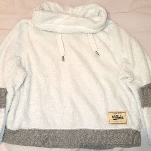 HollisterCo- White Sherpa Sweatshirt
